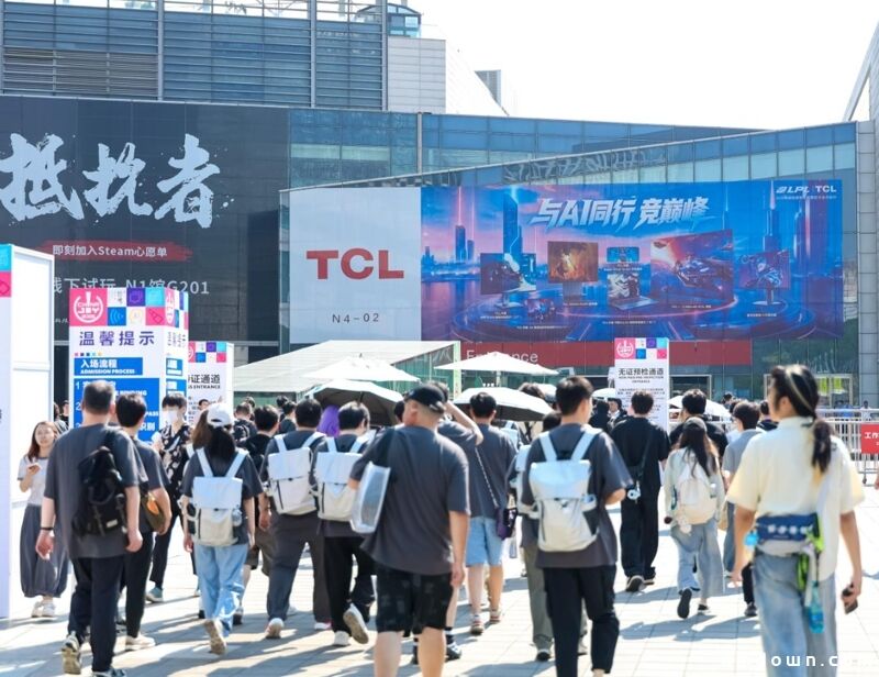 今年Chinajoy太”爆”了!CJ展馆人多到”寸步难行”,老外组团来中国抢中国游戏