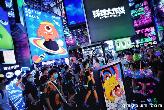年度鞋王迪奥AJ1说送就送 CJ最豪横《球球大作战》展台