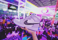 年度鞋王迪奥AJ1说送就送 CJ最豪横《球球大作战》展台