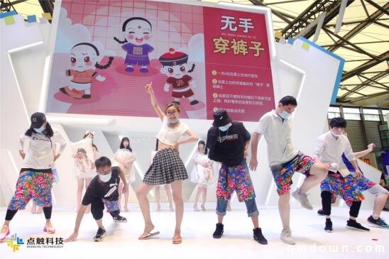 CJ大咖云集！知名Coser西子现身“穿越”降临点触展台，演绎古风之美