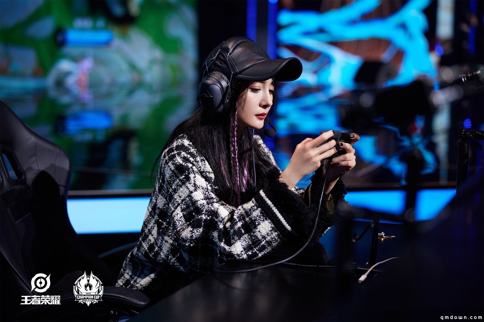 杨幂在王者荣耀年度直播玩张飞被锤 首秀就打自闭了